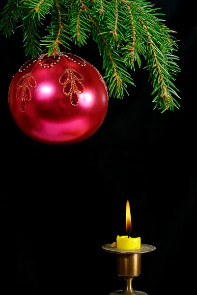Vánoční strom, míč a svíčka — Stock fotografie