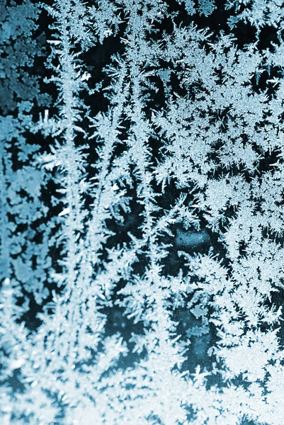 Frostiges Muster auf Fensterglas — Stockfoto
