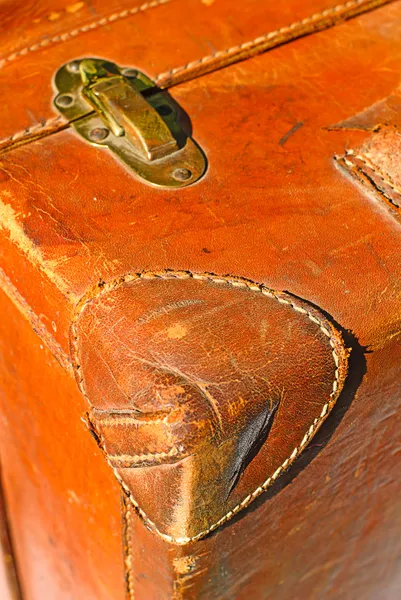 Mala velha feita de couro — Fotografia de Stock