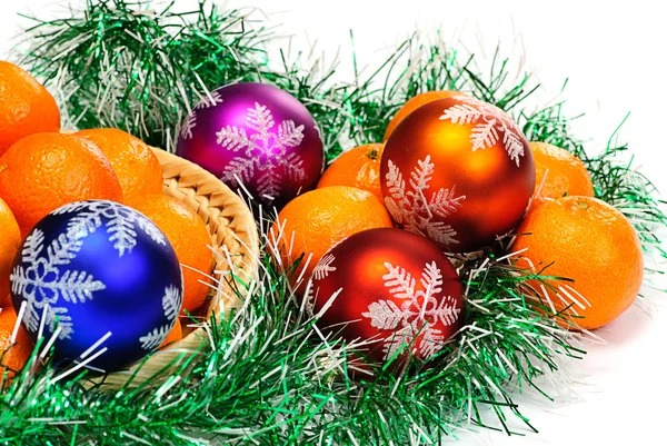 Mandarinka, borové větve a Vánoce — Stock fotografie