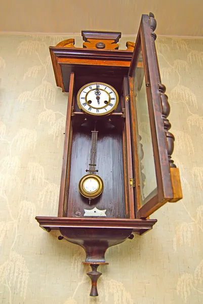 Reloj de abuelo cabeza de tambor antiguo — Foto de Stock
