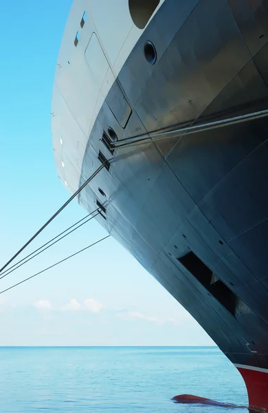 Fracht- oder Kreuzfahrtschiff — Stockfoto