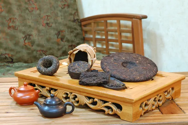 Aromatyczne czarny pu-erh herbata liście. — Zdjęcie stockowe