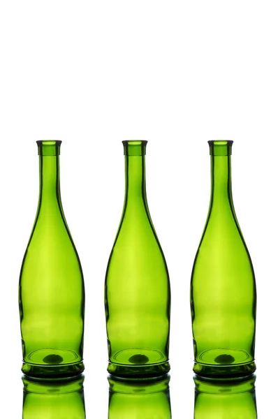 Drie groene wijnflessen — Stockfoto