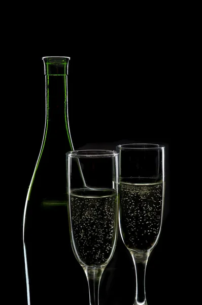Šampaňské flétny a láhev — Stock fotografie