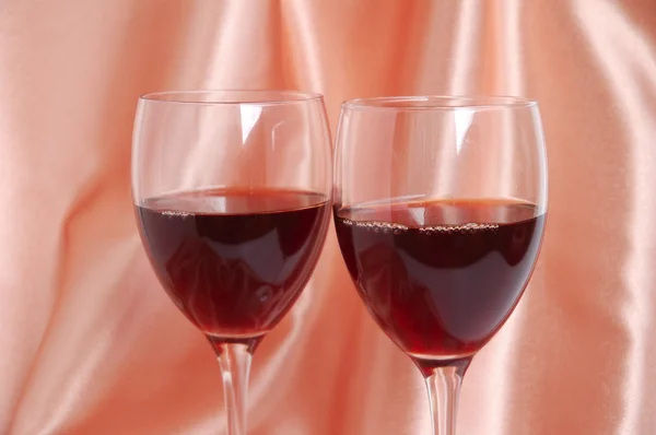 Δύο ποτήρια με κόκκινο κρασί — Φωτογραφία Αρχείου