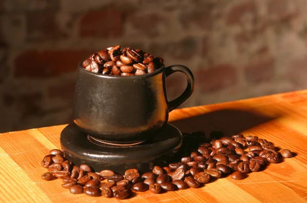 Kopp och kaffebönor — Stockfoto