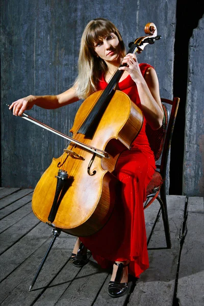Krásná Violoncellový hudebník — Stock fotografie