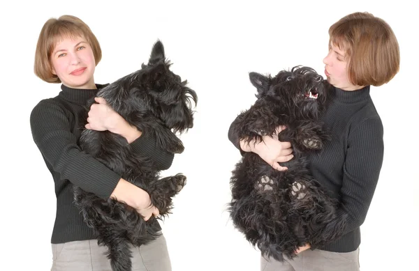 Жінка тримає собаку — стокове фото