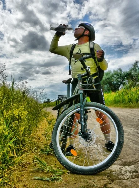 stock image Bicycle drinks water