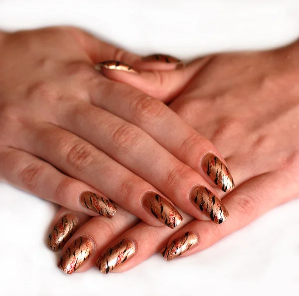 Geïsoleerde tijger manicure — Stockfoto