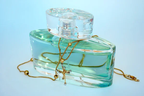 Perfume and jewels — Stock Photo, Image