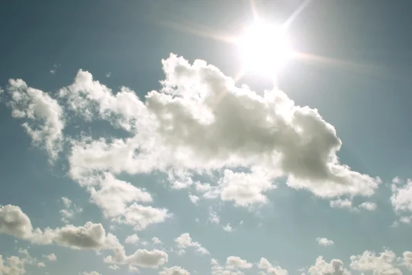 Chmury i słońce — Zdjęcie stockowe
