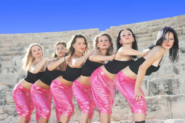 Танцоры современности — стоковое фото