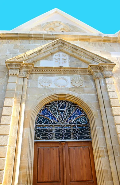 Puerta de iglesia vieja — Foto de Stock