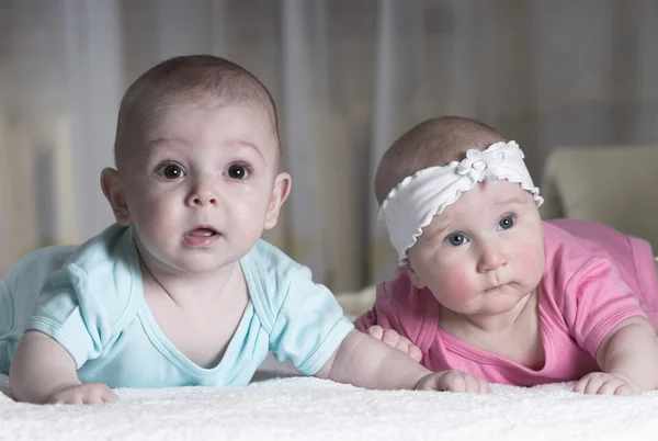 Dvě malé děti — Stock fotografie