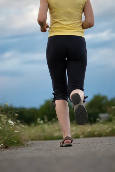 Vrouwelijke joggen — Stockfoto