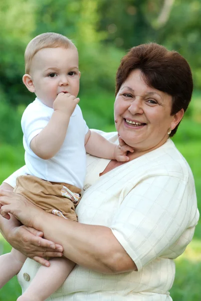 Nagymama az unokájával. — Stock Fotó