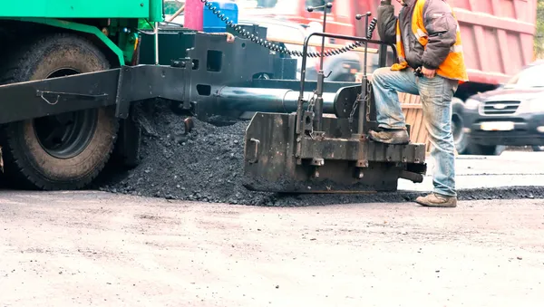 Máquina de pavimentación de asfalto — Foto de Stock