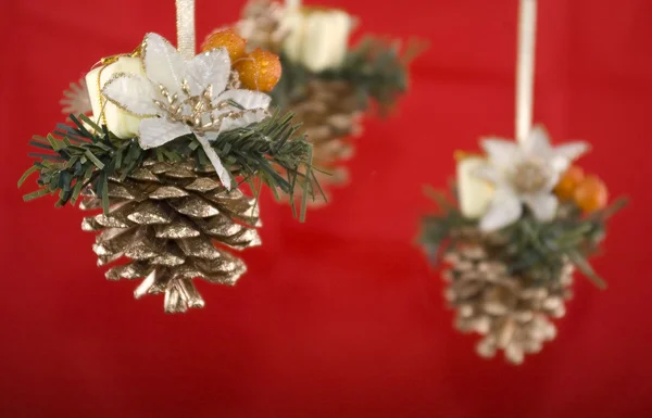 Vánoční dekorace kuželový — Stock fotografie