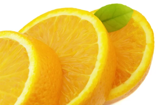 Čerstvý pomeranč s listy — Stock fotografie