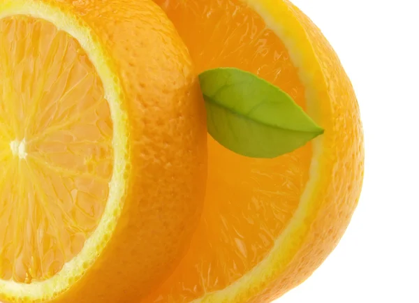 Cortar naranja con hojas —  Fotos de Stock