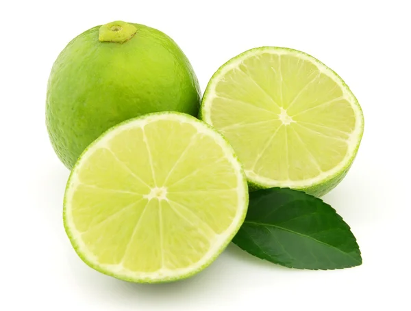 Lime met bladeren — Stockfoto
