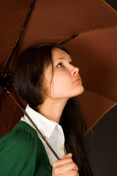 Chica bajo paraguas — Foto de Stock