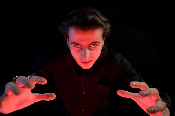 무서운 뱀파이어 ca에 그의 손을 스트레칭 — 스톡 사진