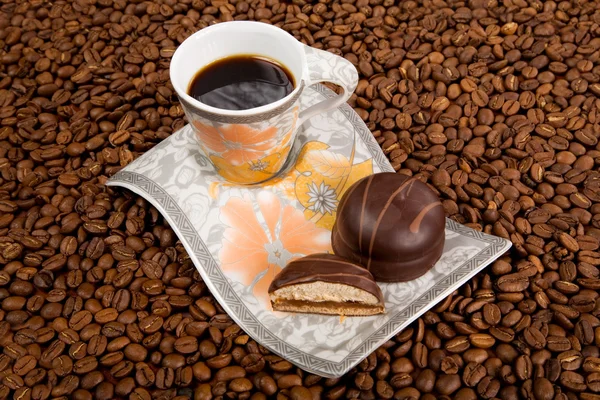 Φλιτζάνι καφέ με γλυκά — Φωτογραφία Αρχείου