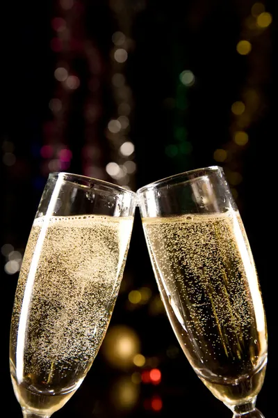 Bicchieri di champagne che fanno toast — Foto Stock