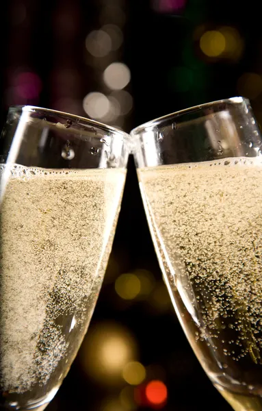 Närbild av två champagneglas — Stockfoto
