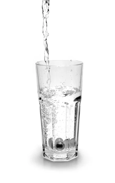 Fehér üvegből izolált víz — Stock Fotó