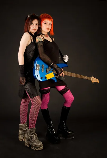 Rock girls avec guitare basse — Photo