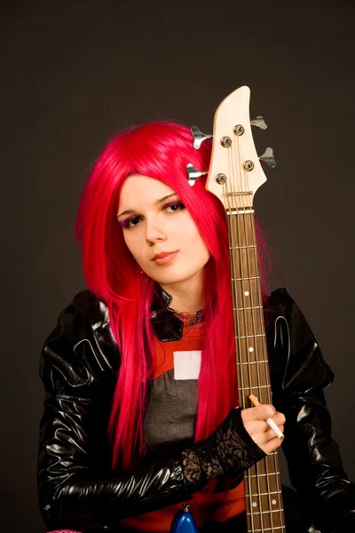 Romantisk flicka med gitarr — Stockfoto