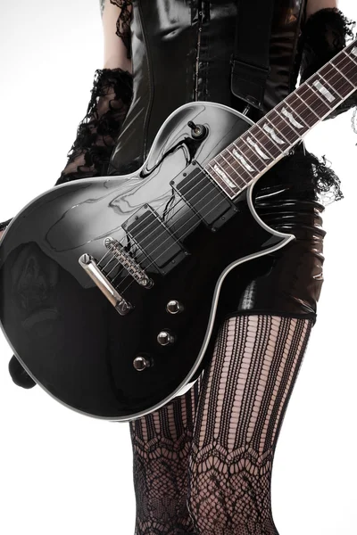 Close-up de menina com guitarra — Fotografia de Stock