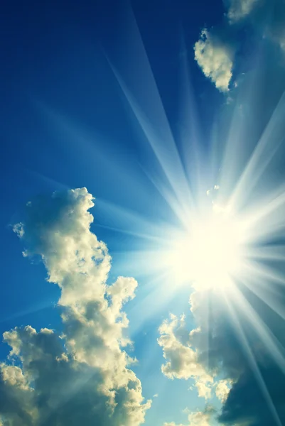 Bakgrunden till himlen och solen — Stockfoto