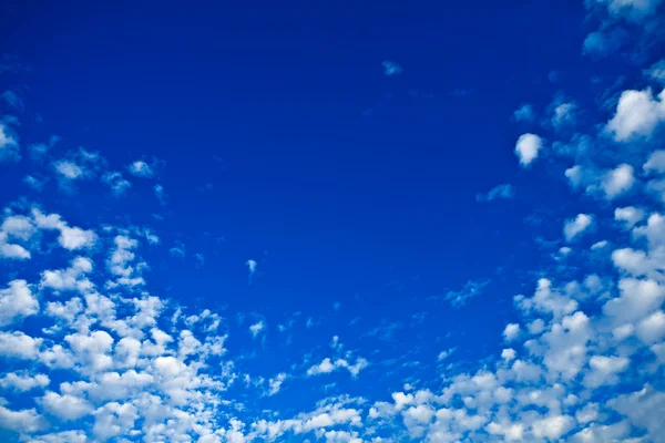 Céu azul beleza — Fotografia de Stock