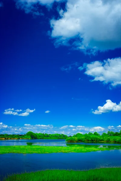 Lago e céu — Fotografia de Stock