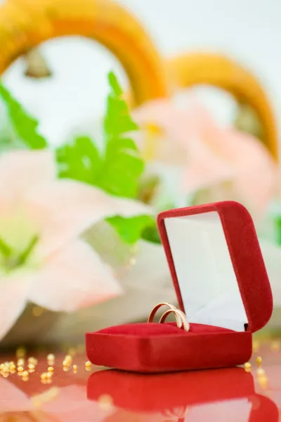 Wedding ring piros doboz — Stock Fotó