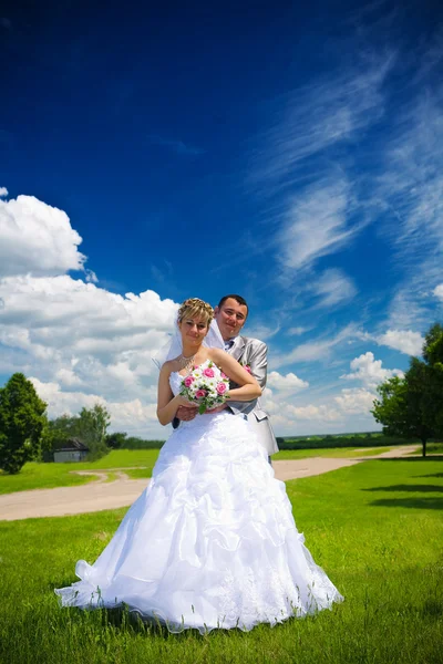 Retrato do noivo e da noiva — Fotografia de Stock