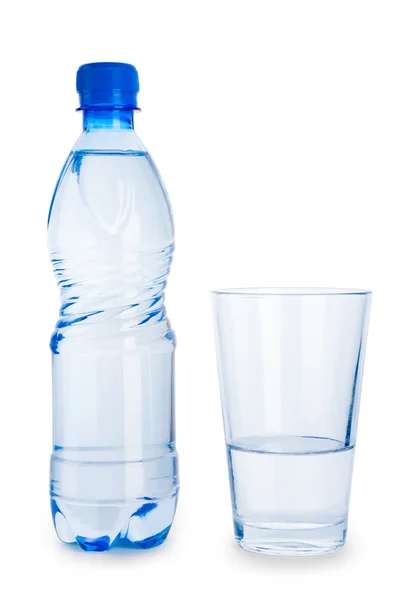 Kleine blauwe fles en glas geïsoleerd — Stockfoto