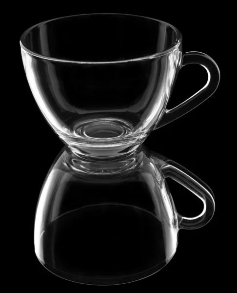 Transparente Tasse mit Reflexion isoliert — Stockfoto
