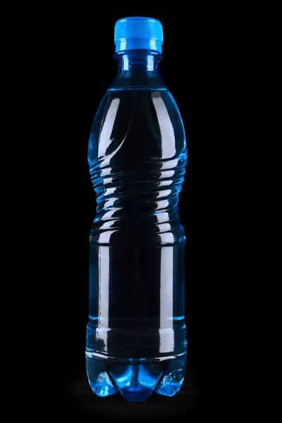 Bottiglia blu su sfondo nero — Foto Stock
