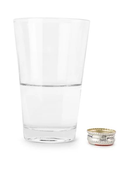 Glas met water en een zekering — Stockfoto