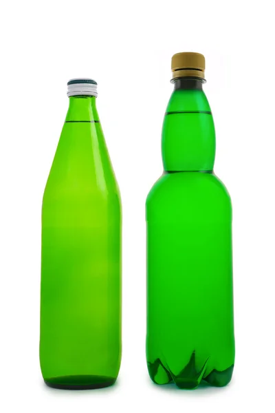 Twee geïsoleerde groene fles — Stockfoto