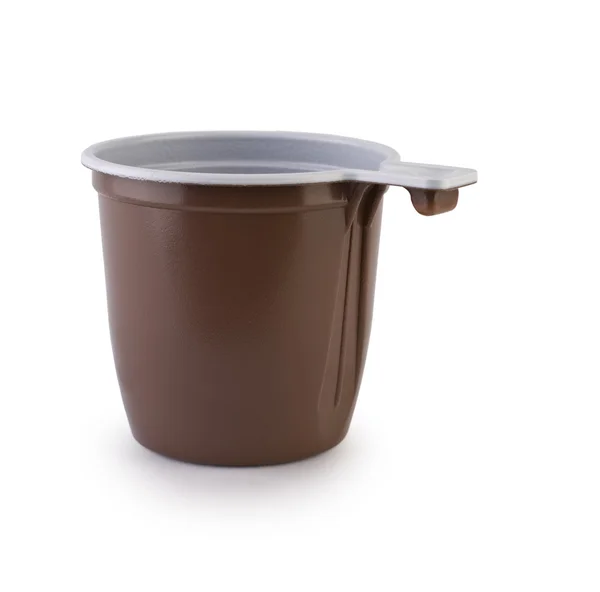 Bruin plastical besteedbaar cup geïsoleerd — Stockfoto