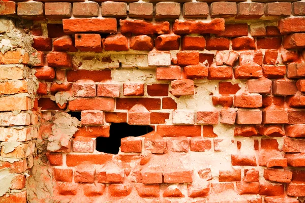 Oude vernietigd bakstenen muur — Stockfoto