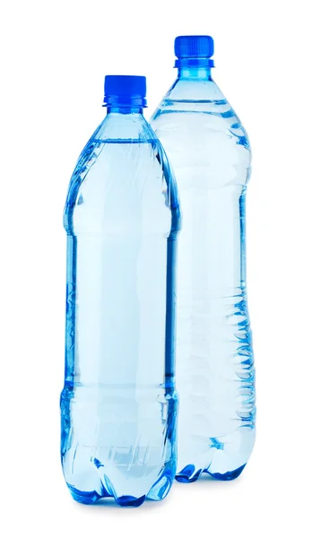 Две яркие бутылки с изолированной водой — стоковое фото