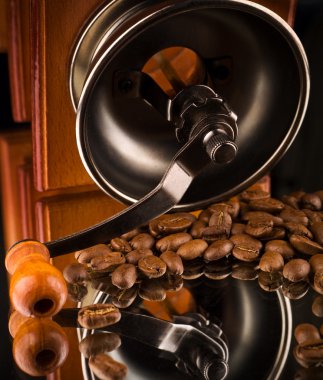 Grinder with grains and reflection